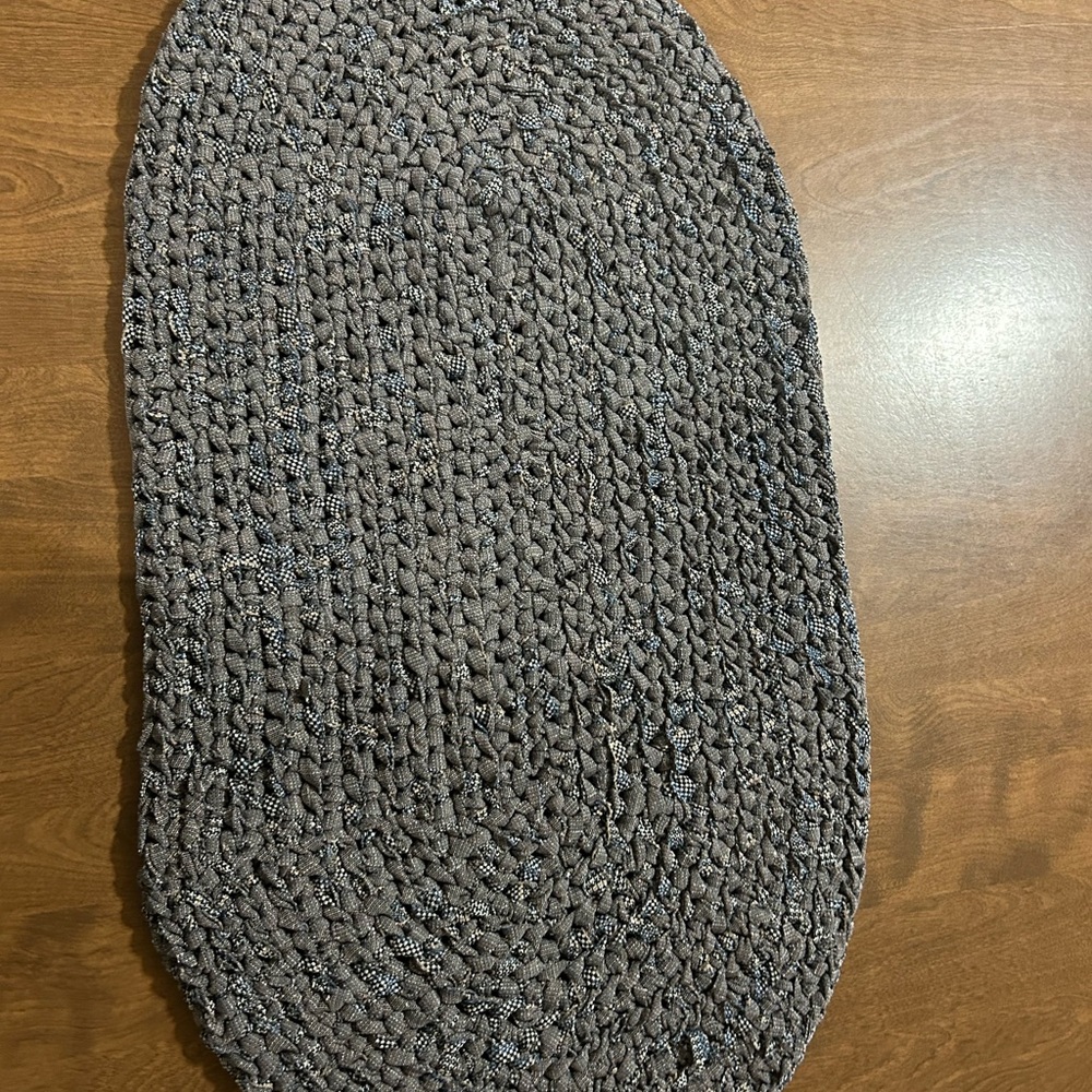 Crochet throw rug
